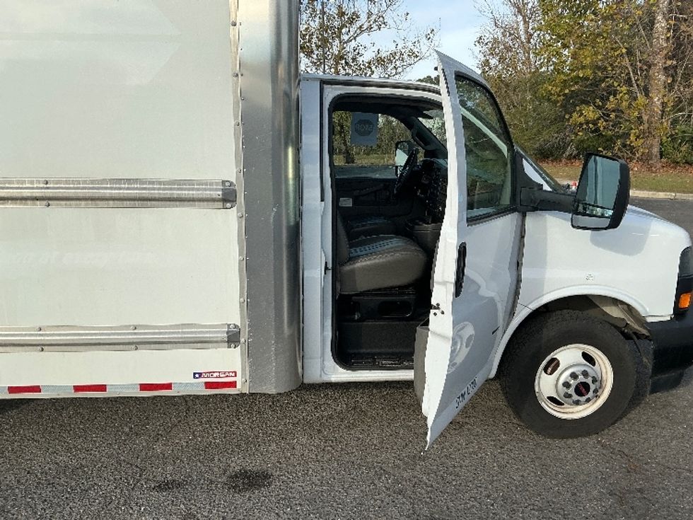 Light Duty Box Truck-Light and Medium Duty Trucks-GMC-2021-Savana G33903-Jacksonville-FL-109,112\n\t\tmiles-$ 29,750 - Image 19