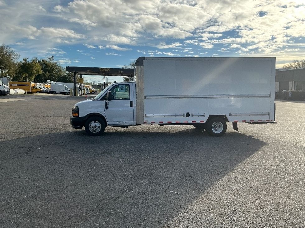 Light Duty Box Truck-Light and Medium Duty Trucks-GMC-2021-Savana G33903-Jacksonville-FL-109,112\n\t\tmiles-$ 29,750 - Image 4
