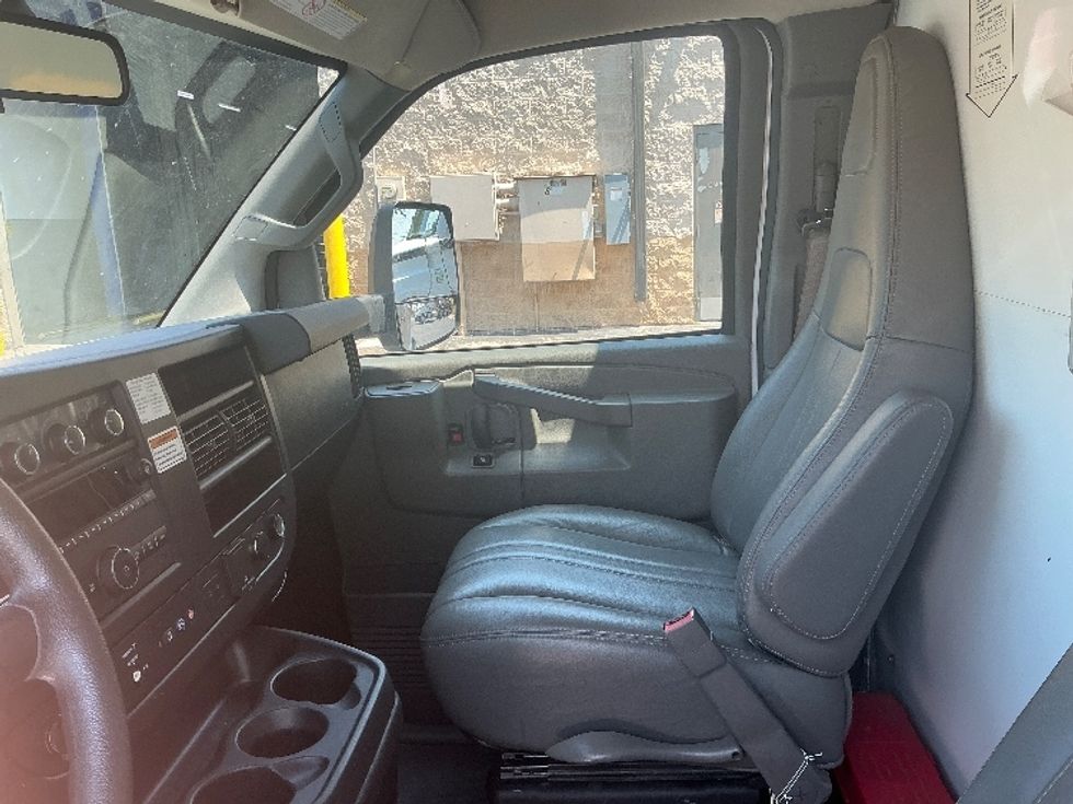 Light Duty Box Truck-Light and Medium Duty Trucks-GMC-2021-Savana G33903-Jacksonville-FL-63,830\n\t\tmiles-$ 34,500 - Image 18