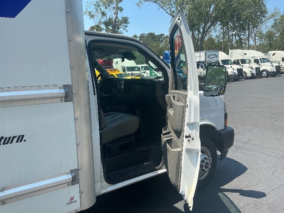 Light Duty Box Truck-Light and Medium Duty Trucks-GMC-2021-Savana G33903-Jacksonville-FL-63,830\n\t\tmiles-$ 34,500 - Image 19
