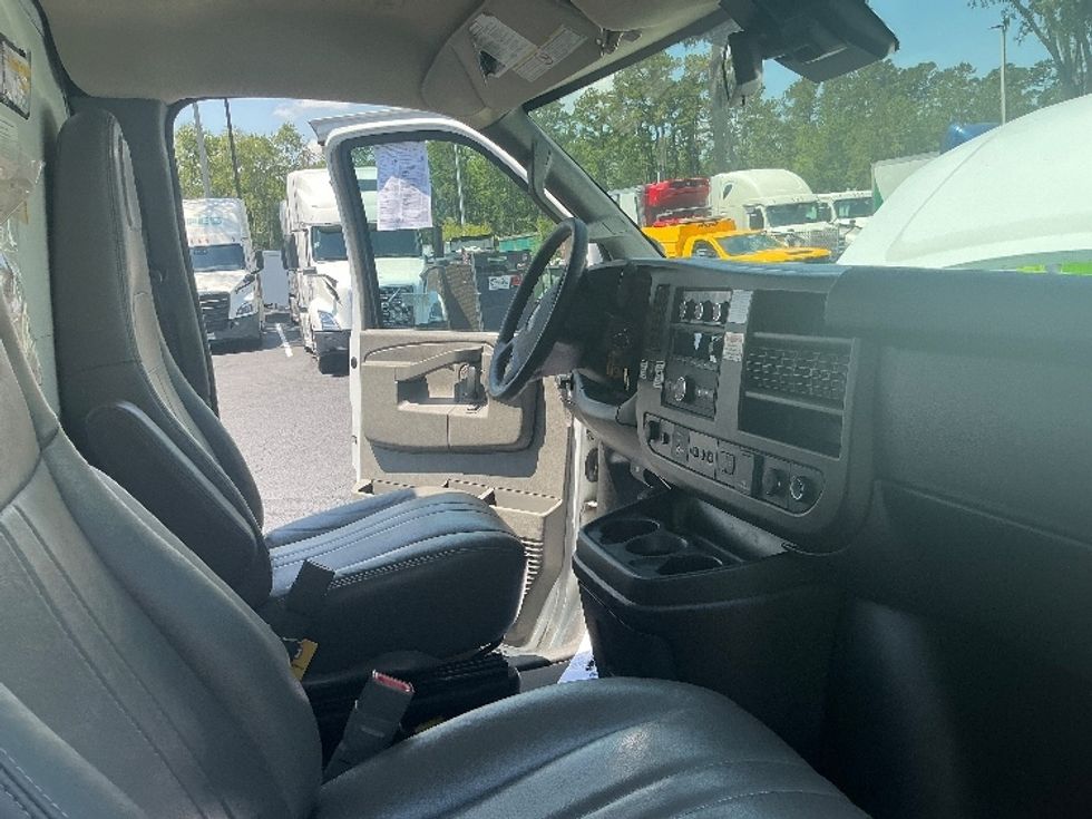 Light Duty Box Truck-Light and Medium Duty Trucks-GMC-2021-Savana G33903-Jacksonville-FL-63,830\n\t\tmiles-$ 34,500 - Image 21