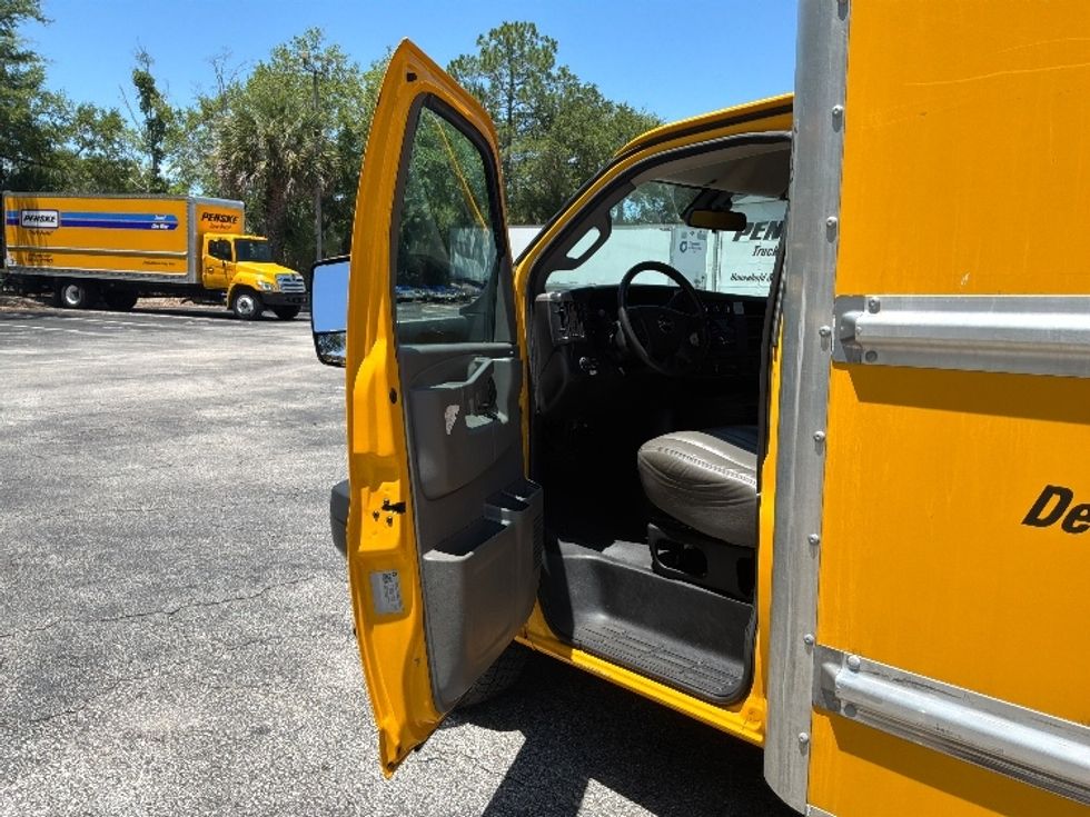 Light Duty Box Truck-Light and Medium Duty Trucks-GMC-2021-Savana G33903-Jacksonville-FL-85,837\n\t\tmiles-$ 28,500 - Image 16