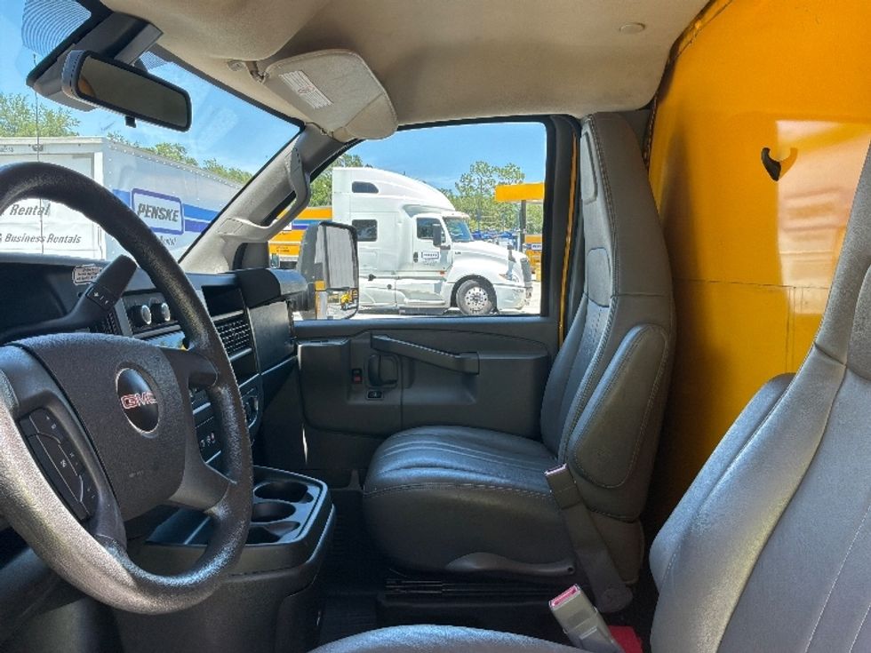Light Duty Box Truck-Light and Medium Duty Trucks-GMC-2021-Savana G33903-Jacksonville-FL-85,837\n\t\tmiles-$ 28,500 - Image 19
