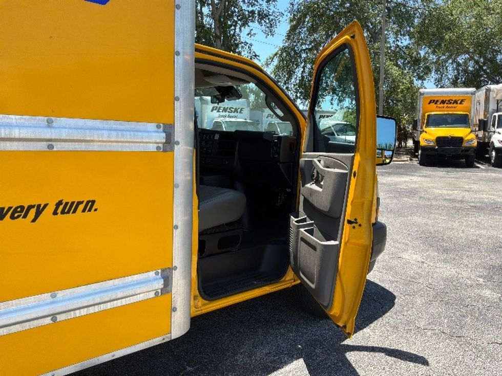 Light Duty Box Truck-Light and Medium Duty Trucks-GMC-2021-Savana G33903-Jacksonville-FL-85,837\n\t\tmiles-$ 28,500 - Image 20