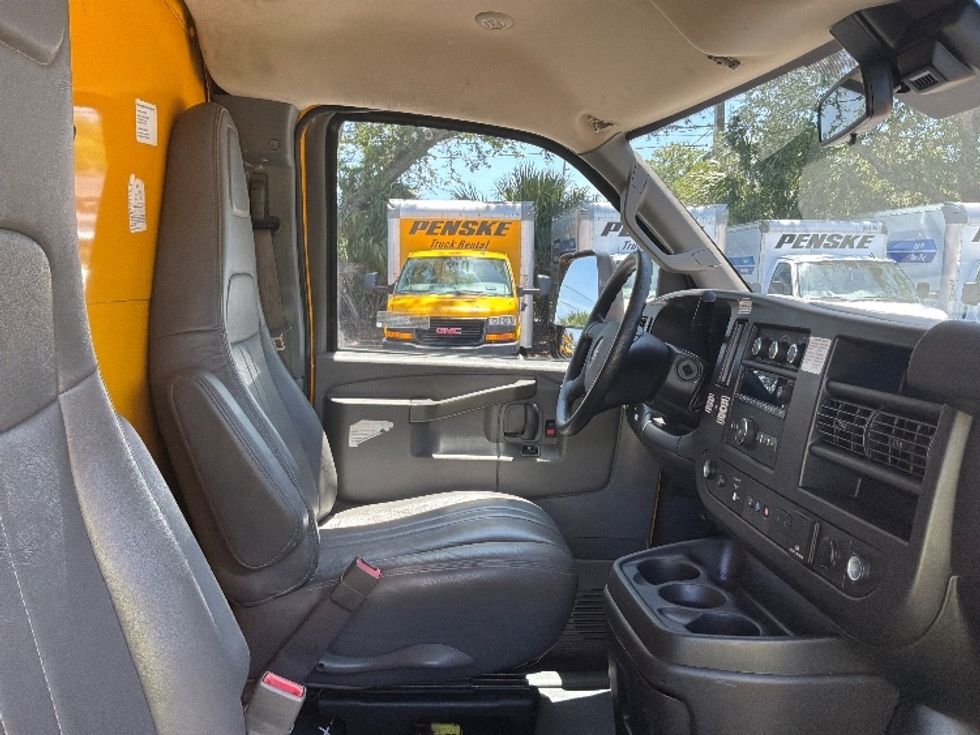 Light Duty Box Truck-Light and Medium Duty Trucks-GMC-2021-Savana G33903-Jacksonville-FL-85,837\n\t\tmiles-$ 28,500 - Image 22