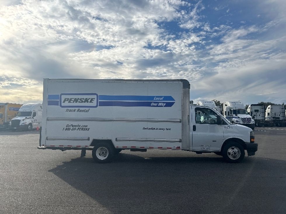 Light Duty Box Truck-Light and Medium Duty Trucks-GMC-2021-Savana G33903-Jacksonville-FL-86,261\n\t\tmiles-$ 32,250 - Image 15