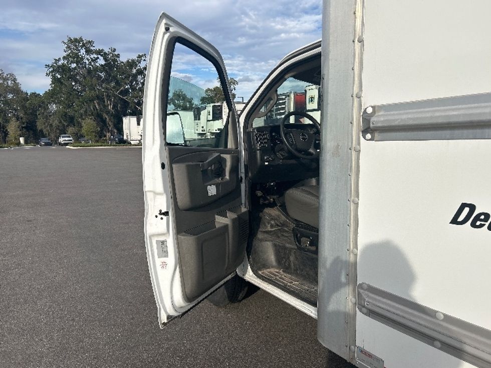 Light Duty Box Truck-Light and Medium Duty Trucks-GMC-2021-Savana G33903-Jacksonville-FL-86,261\n\t\tmiles-$ 32,250 - Image 16