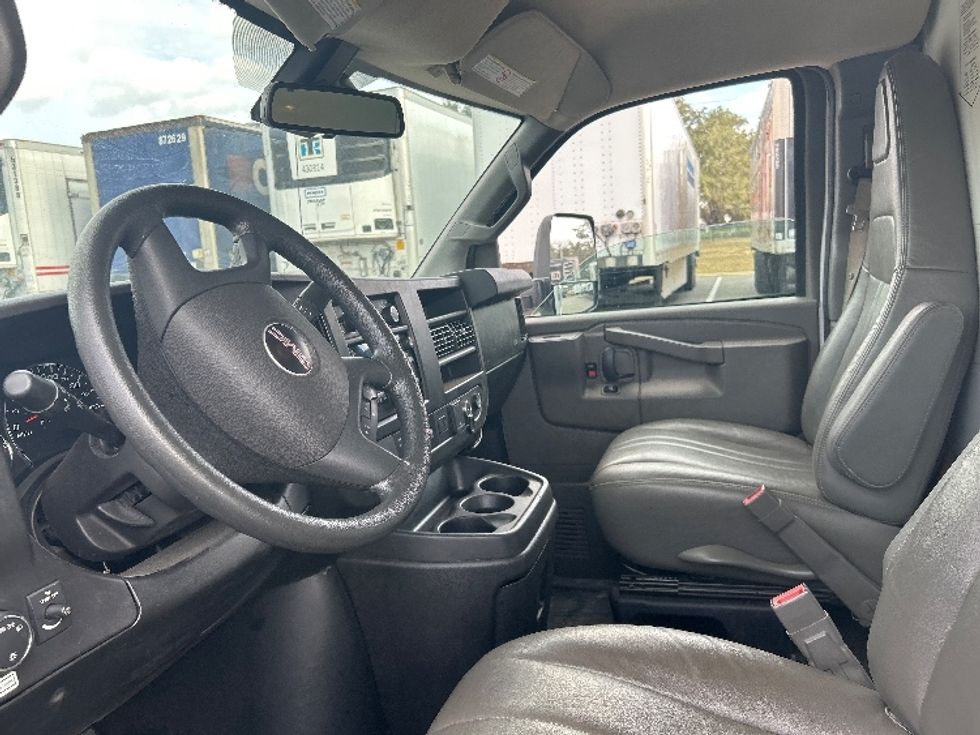 Light Duty Box Truck-Light and Medium Duty Trucks-GMC-2021-Savana G33903-Jacksonville-FL-86,261\n\t\tmiles-$ 32,250 - Image 17