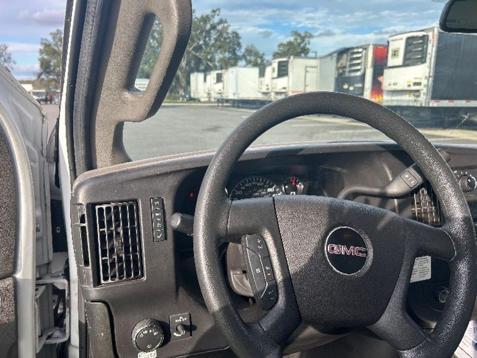 Light Duty Box Truck-Light and Medium Duty Trucks-GMC-2021-Savana G33903-Jacksonville-FL-86,261\n\t\tmiles-$ 32,250 - Image 18