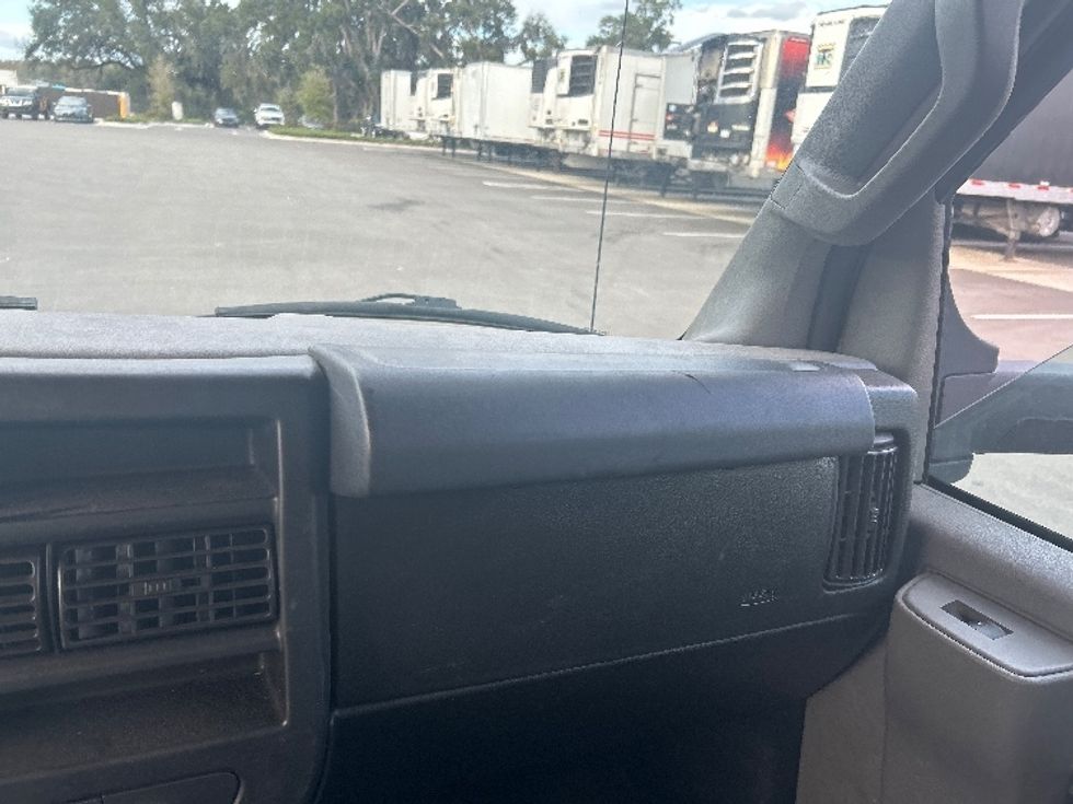 Light Duty Box Truck-Light and Medium Duty Trucks-GMC-2021-Savana G33903-Jacksonville-FL-86,261\n\t\tmiles-$ 32,250 - Image 21