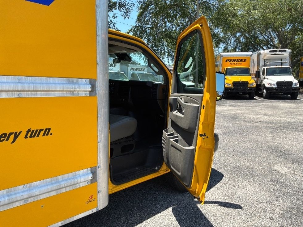 Light Duty Box Truck-Light and Medium Duty Trucks-GMC-2021-Savana G33903-Jacksonville-FL-87,052\n\t\tmiles-$ 28,500 - Image 20