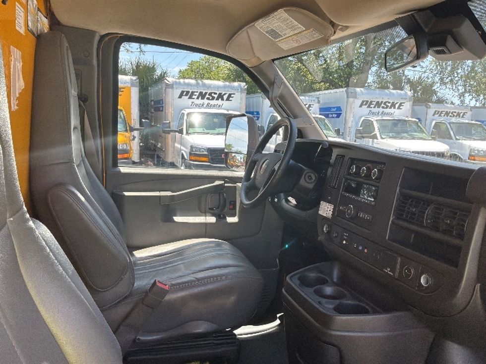 Light Duty Box Truck-Light and Medium Duty Trucks-GMC-2021-Savana G33903-Jacksonville-FL-87,052\n\t\tmiles-$ 28,500 - Image 22