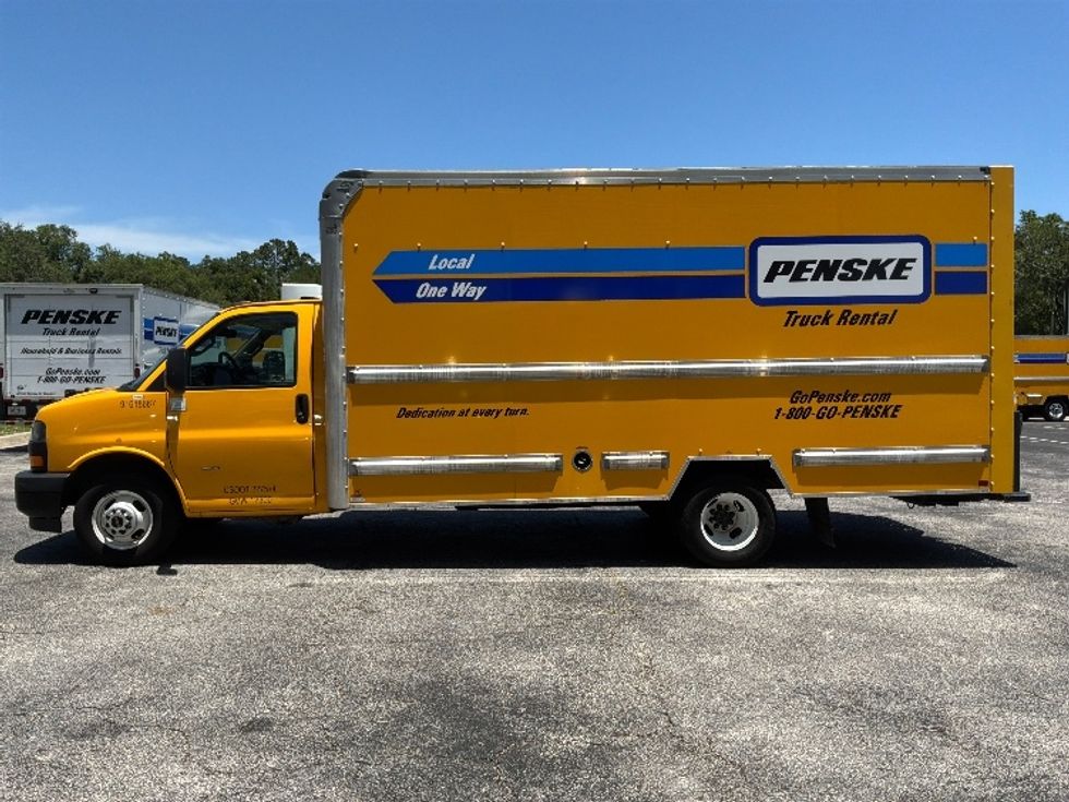 Light Duty Box Truck-Light and Medium Duty Trucks-GMC-2021-Savana G33903-Jacksonville-FL-87,052\n\t\tmiles-$ 28,500 - Image 4