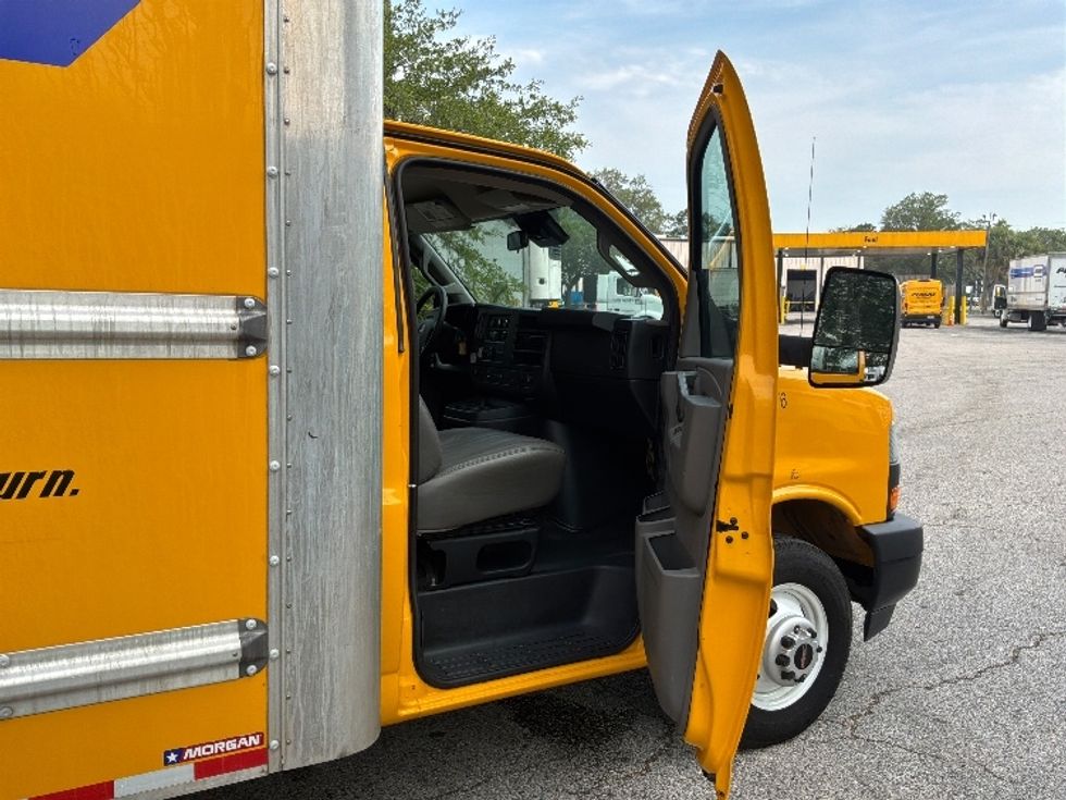 Light Duty Box Truck-Light and Medium Duty Trucks-GMC-2021-Savana G33903-Jacksonville-FL-87,088\n\t\tmiles-$ 27,750 - Image 20