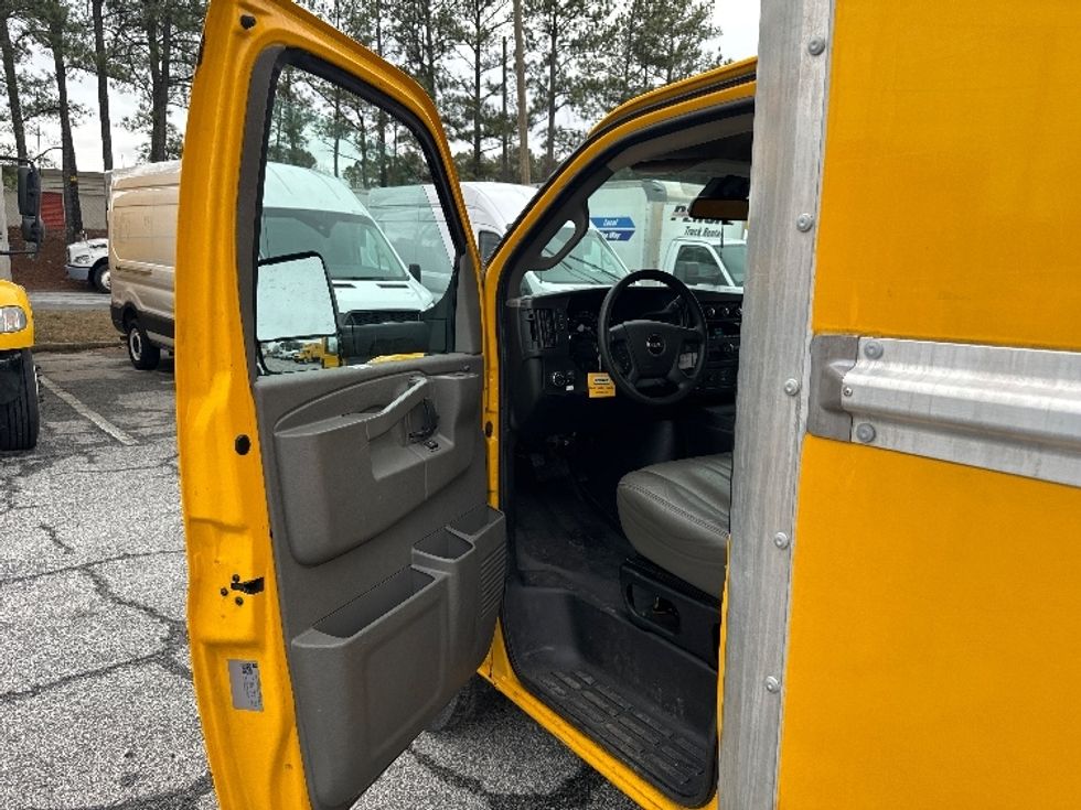 Light Duty Box Truck-Light and Medium Duty Trucks-GMC-2021-Savana G33903-Jacksonville-FL-90,374\n\t\tmiles-$ 27,250 - Image 16