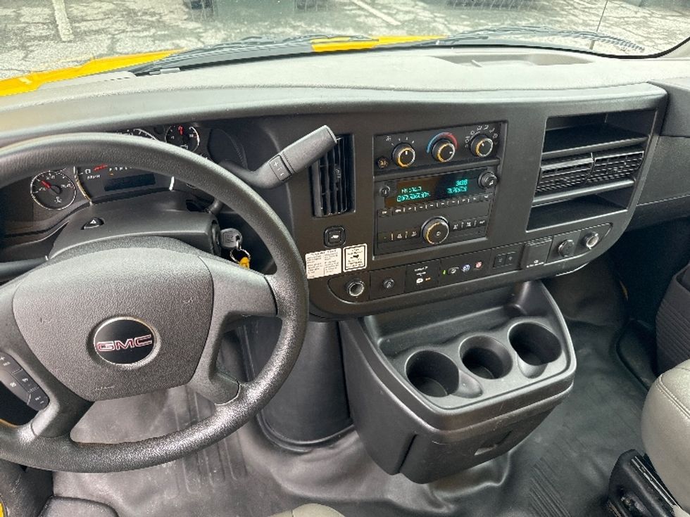 Light Duty Box Truck-Light and Medium Duty Trucks-GMC-2021-Savana G33903-Jacksonville-FL-90,374\n\t\tmiles-$ 27,250 - Image 18