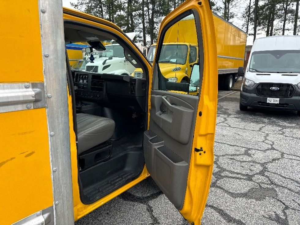 Light Duty Box Truck-Light and Medium Duty Trucks-GMC-2021-Savana G33903-Jacksonville-FL-90,374\n\t\tmiles-$ 27,250 - Image 20