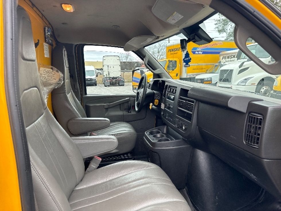 Light Duty Box Truck-Light and Medium Duty Trucks-GMC-2021-Savana G33903-Jacksonville-FL-90,374\n\t\tmiles-$ 27,250 - Image 22