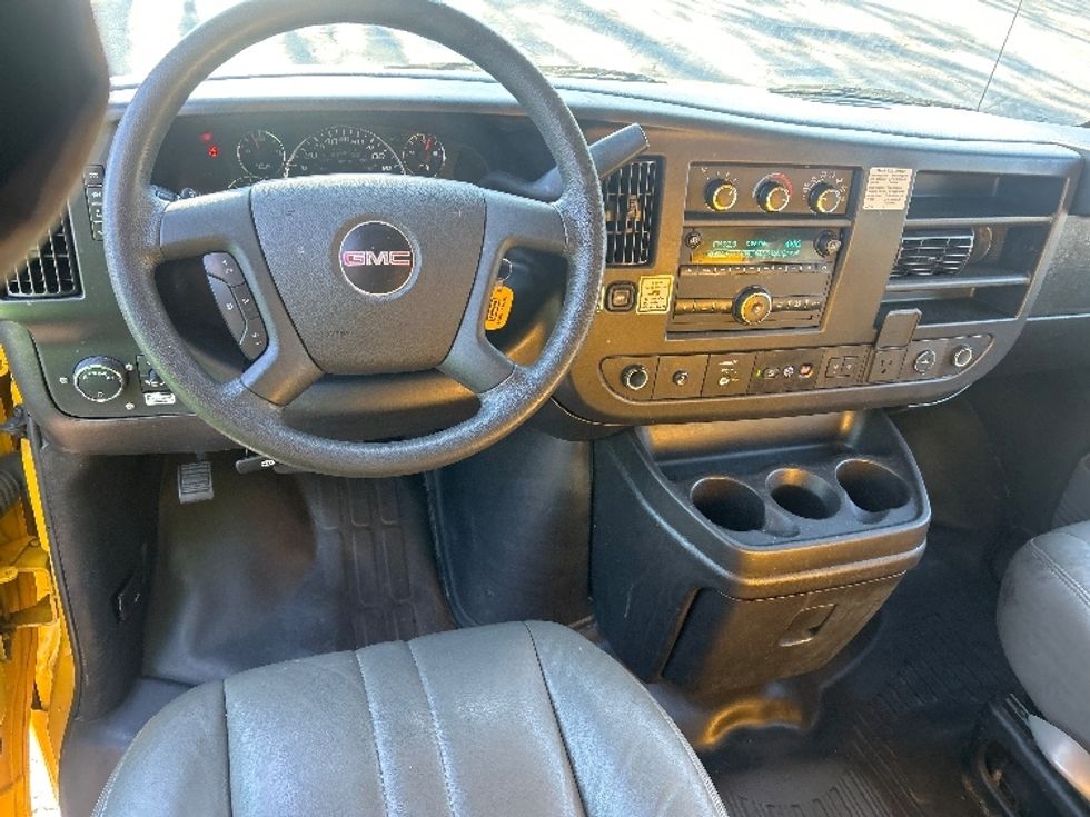 Light Duty Box Truck-Light and Medium Duty Trucks-GMC-2021-Savana G33903-Jacksonville-FL-90,689\n\t\tmiles-$ 28,750 - Image 18