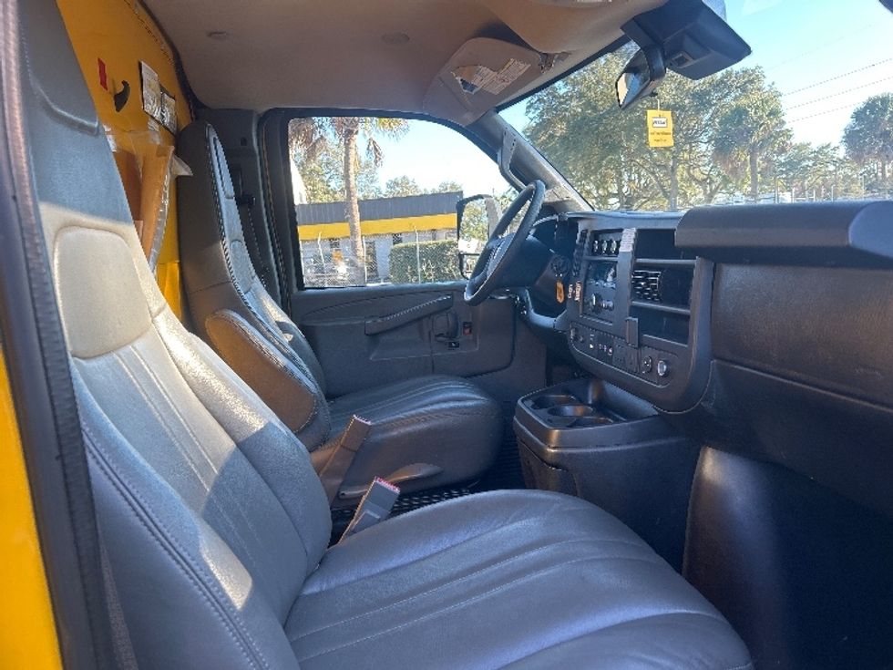 Light Duty Box Truck-Light and Medium Duty Trucks-GMC-2021-Savana G33903-Jacksonville-FL-90,689\n\t\tmiles-$ 28,750 - Image 22