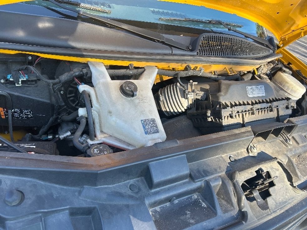 Light Duty Box Truck-Light and Medium Duty Trucks-GMC-2021-Savana G33903-Jacksonville-FL-90,689\n\t\tmiles-$ 28,750 - Image 24