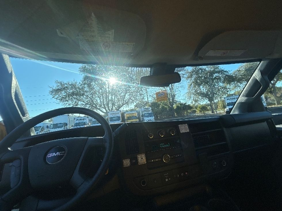 Light Duty Box Truck-Light and Medium Duty Trucks-GMC-2021-Savana G33903-Jacksonville-FL-90,689\n\t\tmiles-$ 28,750 - Image 30