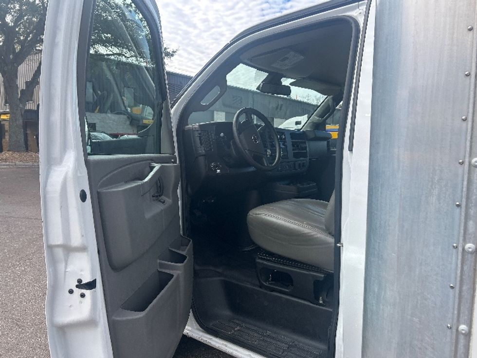 Light Duty Box Truck-Light and Medium Duty Trucks-GMC-2021-Savana G33903-Jacksonville-FL-92,790\n\t\tmiles-$ 31,500 - Image 16