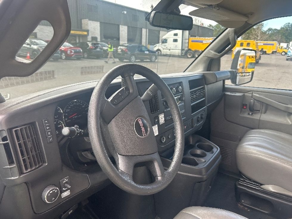 Light Duty Box Truck-Light and Medium Duty Trucks-GMC-2021-Savana G33903-Jacksonville-FL-92,790\n\t\tmiles-$ 31,500 - Image 17
