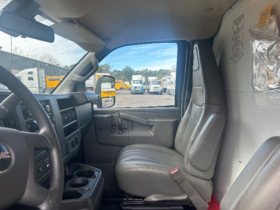 Light Duty Box Truck-Light and Medium Duty Trucks-GMC-2021-Savana G33903-Jacksonville-FL-92,790\n\t\tmiles-$ 31,500 - Image 19