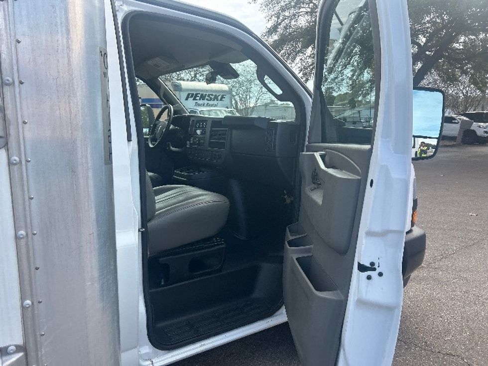 Light Duty Box Truck-Light and Medium Duty Trucks-GMC-2021-Savana G33903-Jacksonville-FL-92,790\n\t\tmiles-$ 31,500 - Image 20