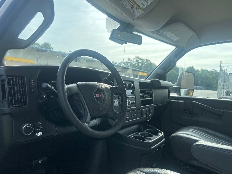 Light Duty Box Truck-Light and Medium Duty Trucks-GMC-2021-Savana G33903-Jacksonville-FL-96,318\n\t\tmiles-$ 30,500 - Image 17
