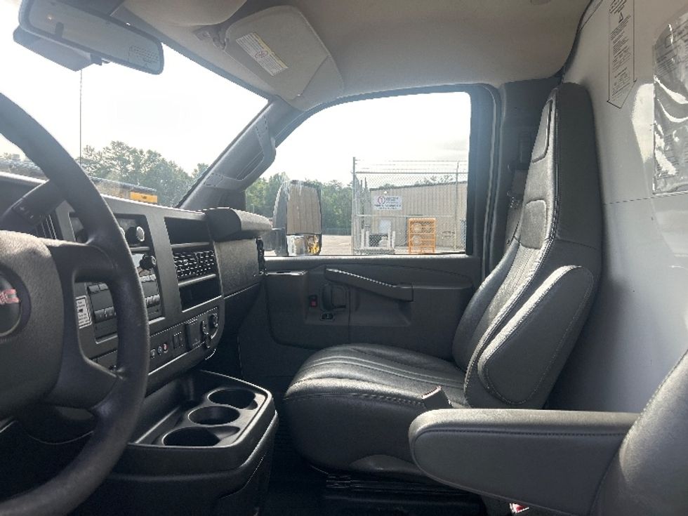 Light Duty Box Truck-Light and Medium Duty Trucks-GMC-2021-Savana G33903-Jacksonville-FL-96,318\n\t\tmiles-$ 30,500 - Image 19