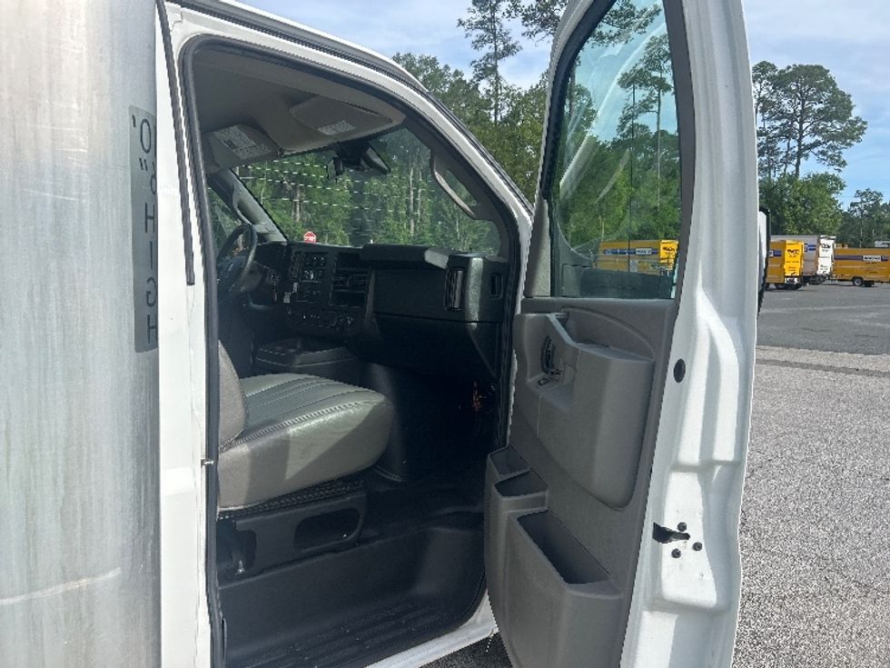 Light Duty Box Truck-Light and Medium Duty Trucks-GMC-2021-Savana G33903-Jacksonville-FL-96,318\n\t\tmiles-$ 30,500 - Image 20