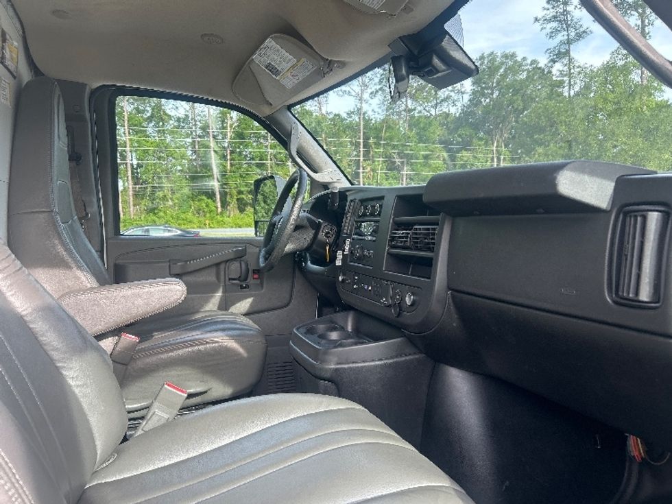 Light Duty Box Truck-Light and Medium Duty Trucks-GMC-2021-Savana G33903-Jacksonville-FL-96,318\n\t\tmiles-$ 30,500 - Image 22