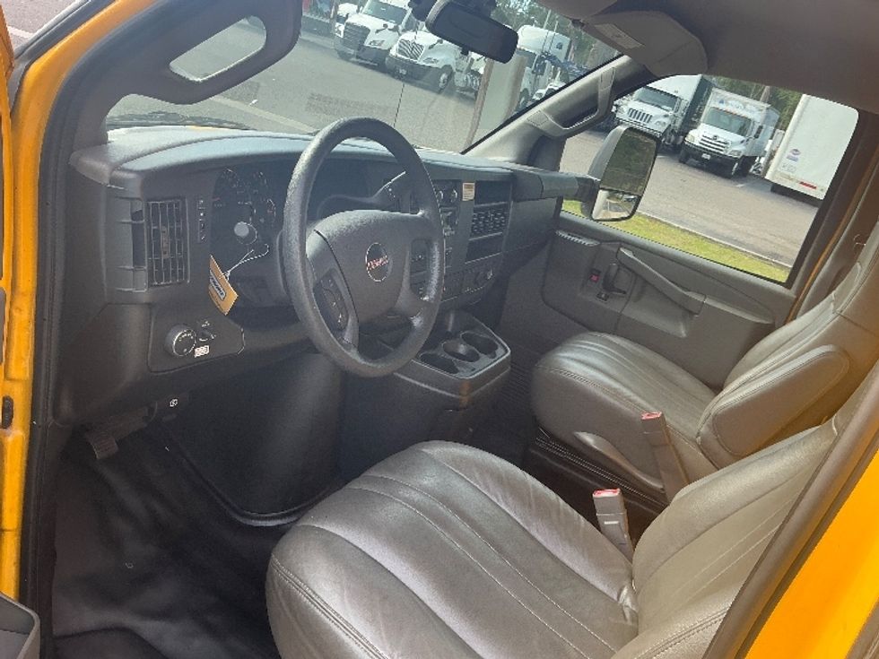 Light Duty Box Truck-Light and Medium Duty Trucks-GMC-2021-Savana G33903-Jacksonville-FL-98,310\n\t\tmiles-$ 26,750 - Image 16