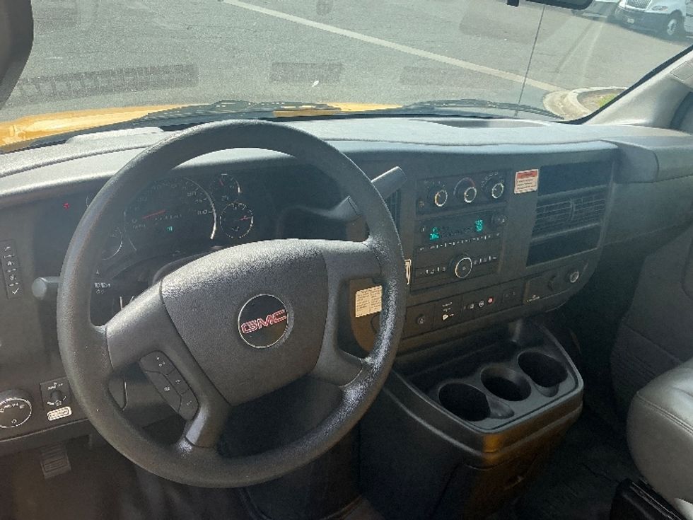 Light Duty Box Truck-Light and Medium Duty Trucks-GMC-2021-Savana G33903-Jacksonville-FL-98,310\n\t\tmiles-$ 26,750 - Image 17