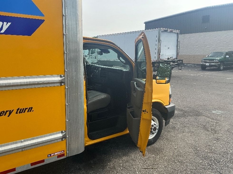 Light Duty Box Truck-Light and Medium Duty Trucks-GMC-2021-Savana G33903-Jacksonville-FL-98,310\n\t\tmiles-$ 26,750 - Image 18