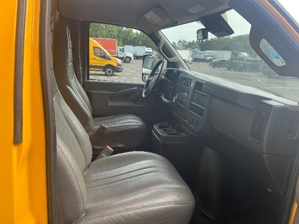 Light Duty Box Truck-Light and Medium Duty Trucks-GMC-2021-Savana G33903-Jacksonville-FL-98,310\n\t\tmiles-$ 26,750 - Image 20