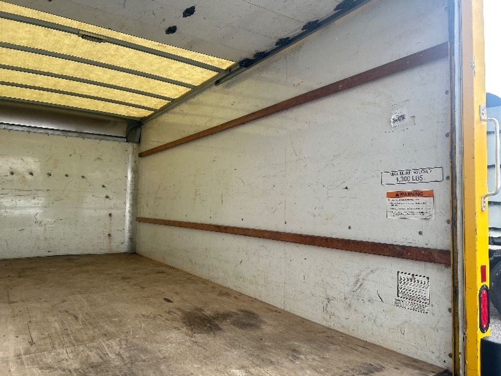 Light Duty Box Truck-Light and Medium Duty Trucks-GMC-2021-Savana G33903-Jacksonville-FL-99,664\n\t\tmiles-$ 27,000 - Image 11