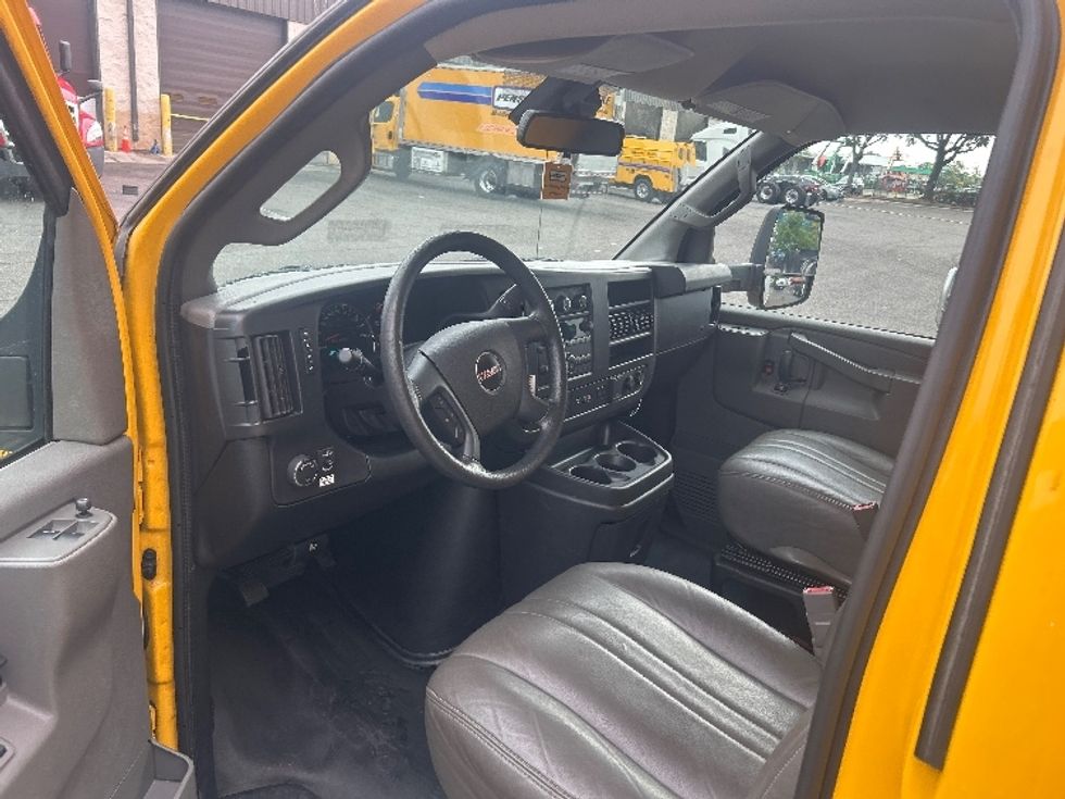 Light Duty Box Truck-Light and Medium Duty Trucks-GMC-2021-Savana G33903-Jacksonville-FL-99,664\n\t\tmiles-$ 27,000 - Image 16
