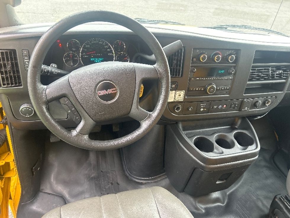 Light Duty Box Truck-Light and Medium Duty Trucks-GMC-2021-Savana G33903-Jacksonville-FL-99,664\n\t\tmiles-$ 27,000 - Image 17