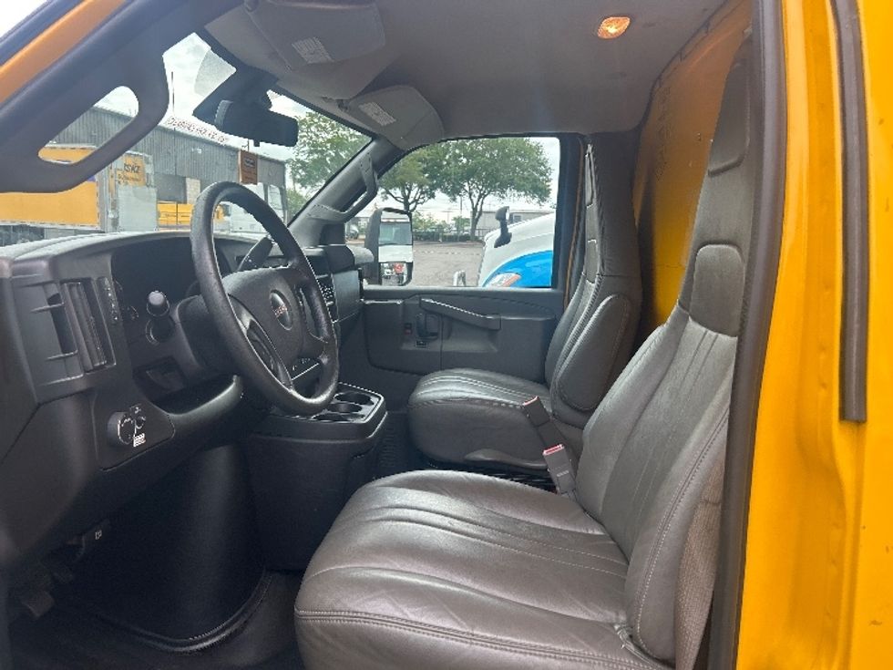 Light Duty Box Truck-Light and Medium Duty Trucks-GMC-2021-Savana G33903-Jacksonville-FL-99,664\n\t\tmiles-$ 27,000 - Image 18