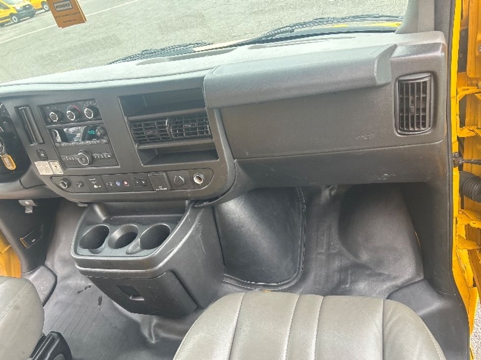 Light Duty Box Truck-Light and Medium Duty Trucks-GMC-2021-Savana G33903-Jacksonville-FL-99,664\n\t\tmiles-$ 27,000 - Image 20