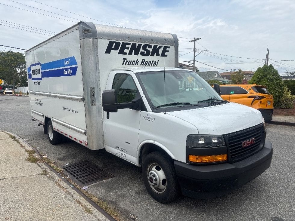 Light Duty Box Truck-Light and Medium Duty Trucks-GMC-2021-Savana G33903-Jamaica-NY-114,762\n\t\tmiles-$ 25,750 - Image 1