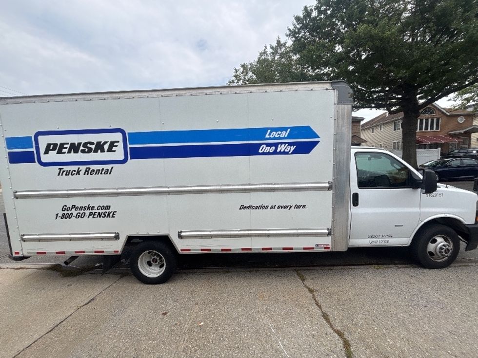 Light Duty Box Truck-Light and Medium Duty Trucks-GMC-2021-Savana G33903-Jamaica-NY-114,762\n\t\tmiles-$ 25,750 - Image 15