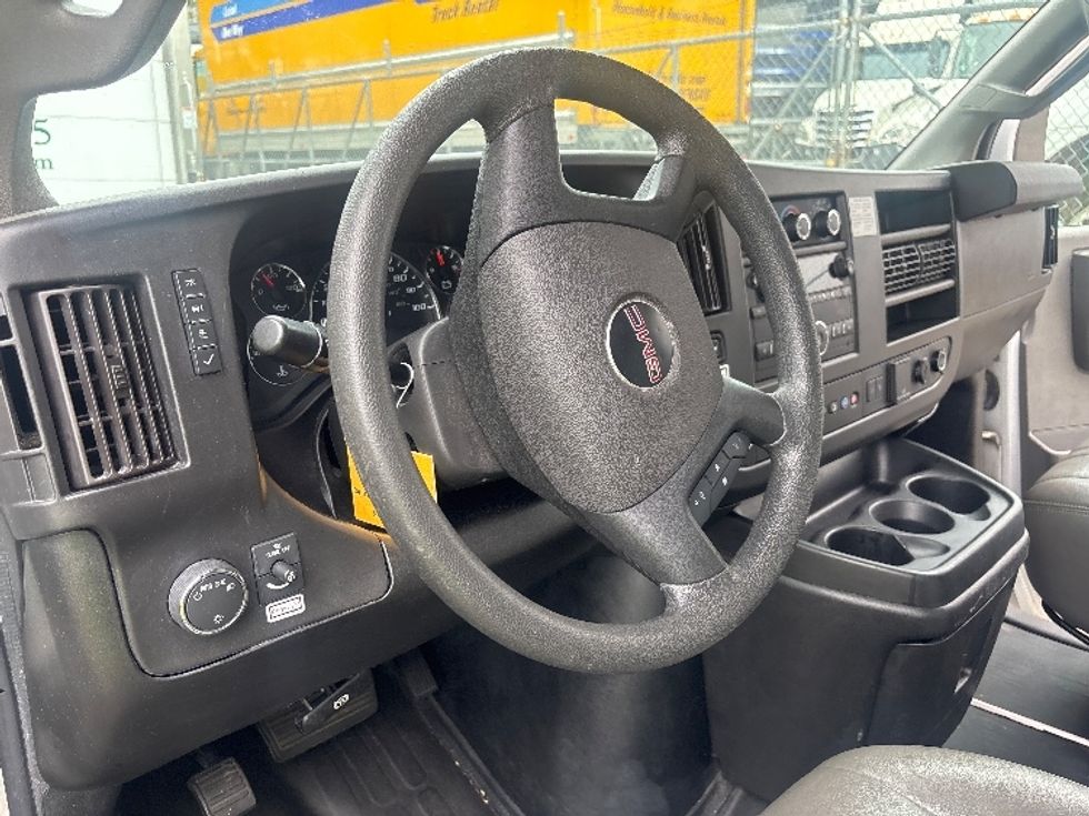 Light Duty Box Truck-Light and Medium Duty Trucks-GMC-2021-Savana G33903-Jamaica-NY-114,762\n\t\tmiles-$ 25,750 - Image 17