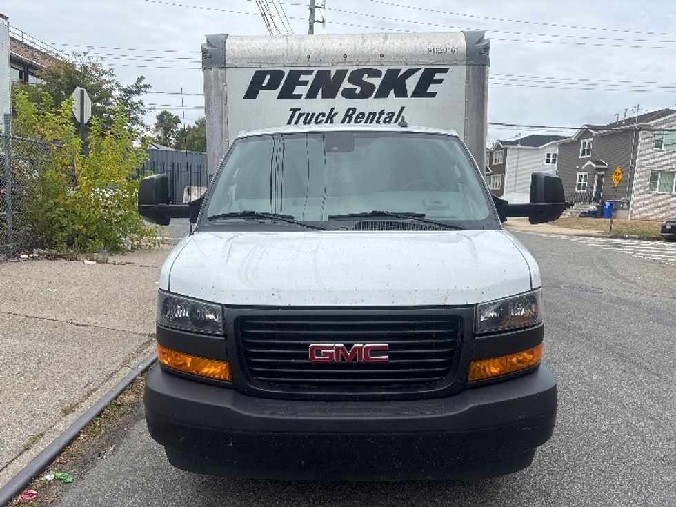Light Duty Box Truck-Light and Medium Duty Trucks-GMC-2021-Savana G33903-Jamaica-NY-114,762\n\t\tmiles-$ 25,750 - Image 2