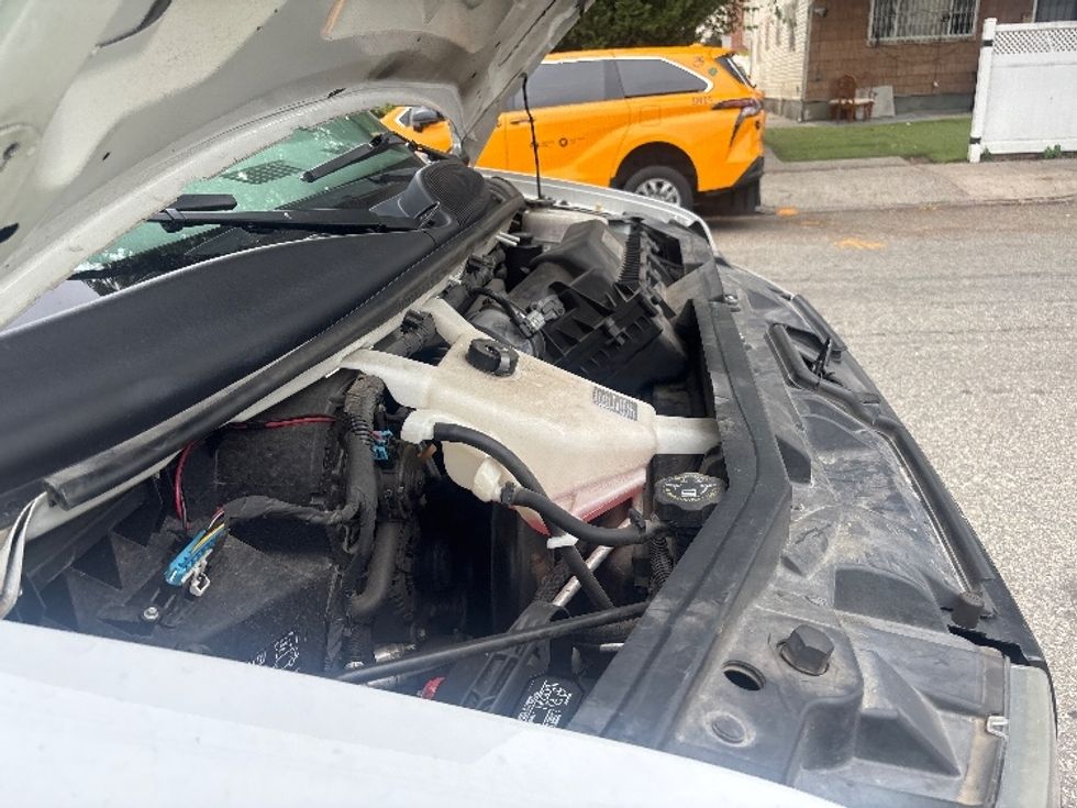 Light Duty Box Truck-Light and Medium Duty Trucks-GMC-2021-Savana G33903-Jamaica-NY-114,762\n\t\tmiles-$ 25,750 - Image 23