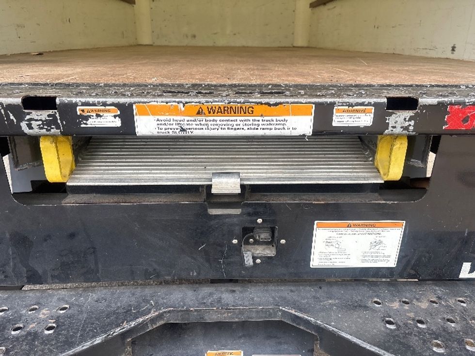 Light Duty Box Truck-Light and Medium Duty Trucks-GMC-2021-Savana G33903-Jamaica-NY-114,762\n\t\tmiles-$ 25,750 - Image 26