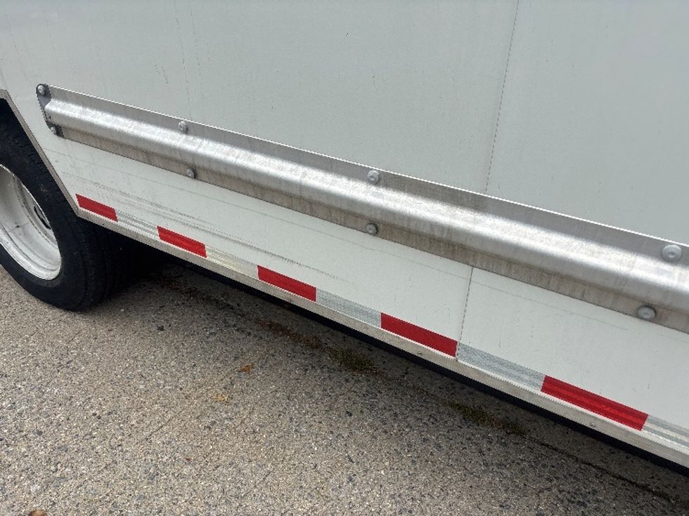 Light Duty Box Truck-Light and Medium Duty Trucks-GMC-2021-Savana G33903-Jamaica-NY-114,762\n\t\tmiles-$ 25,750 - Image 27